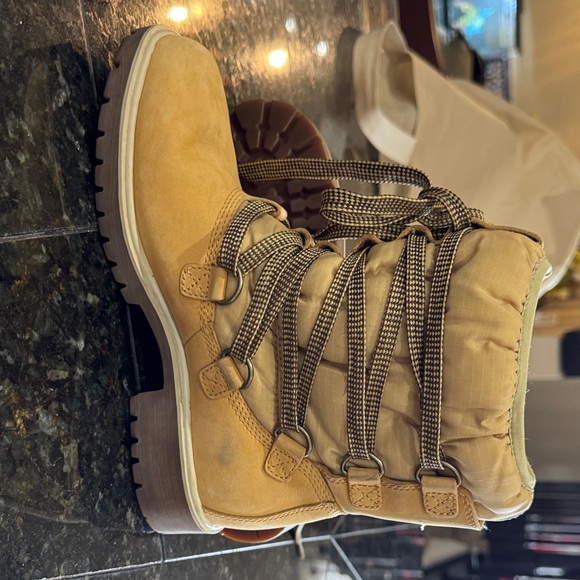 Timberland Women's Beige Winter Boots - Picture 7 of 7